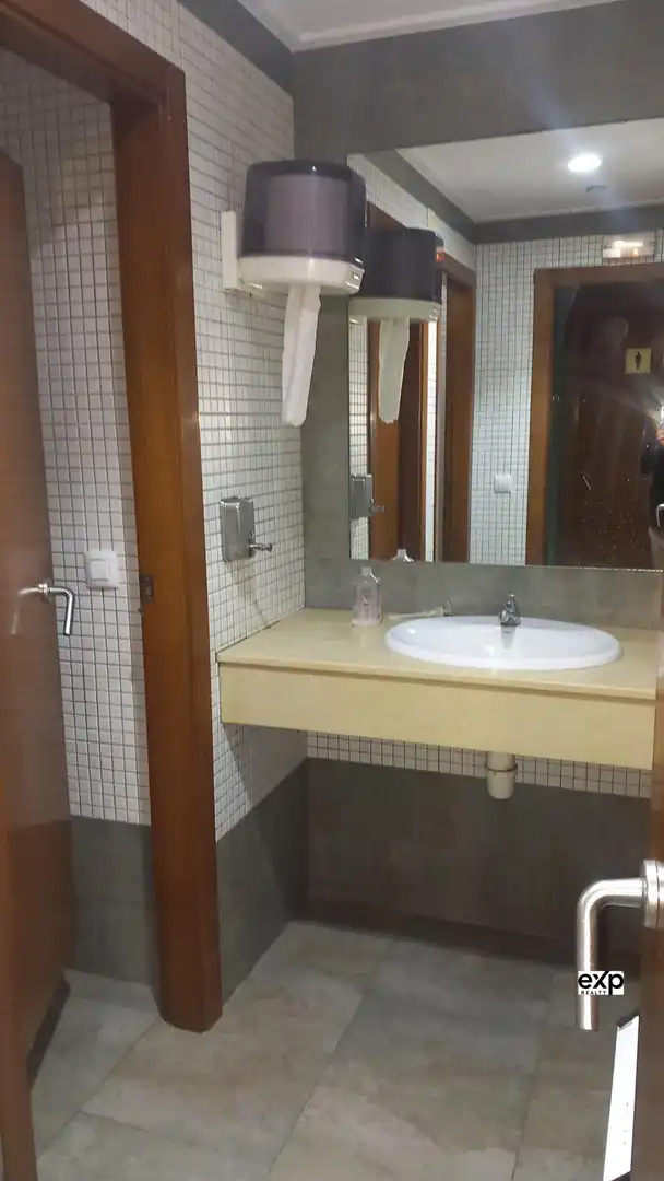 Baño de Local en venta en Rascanya