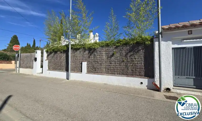 Vista exterior de Casa o xalet en venda en Roses amb Calefacció, Jardí privat i Traster