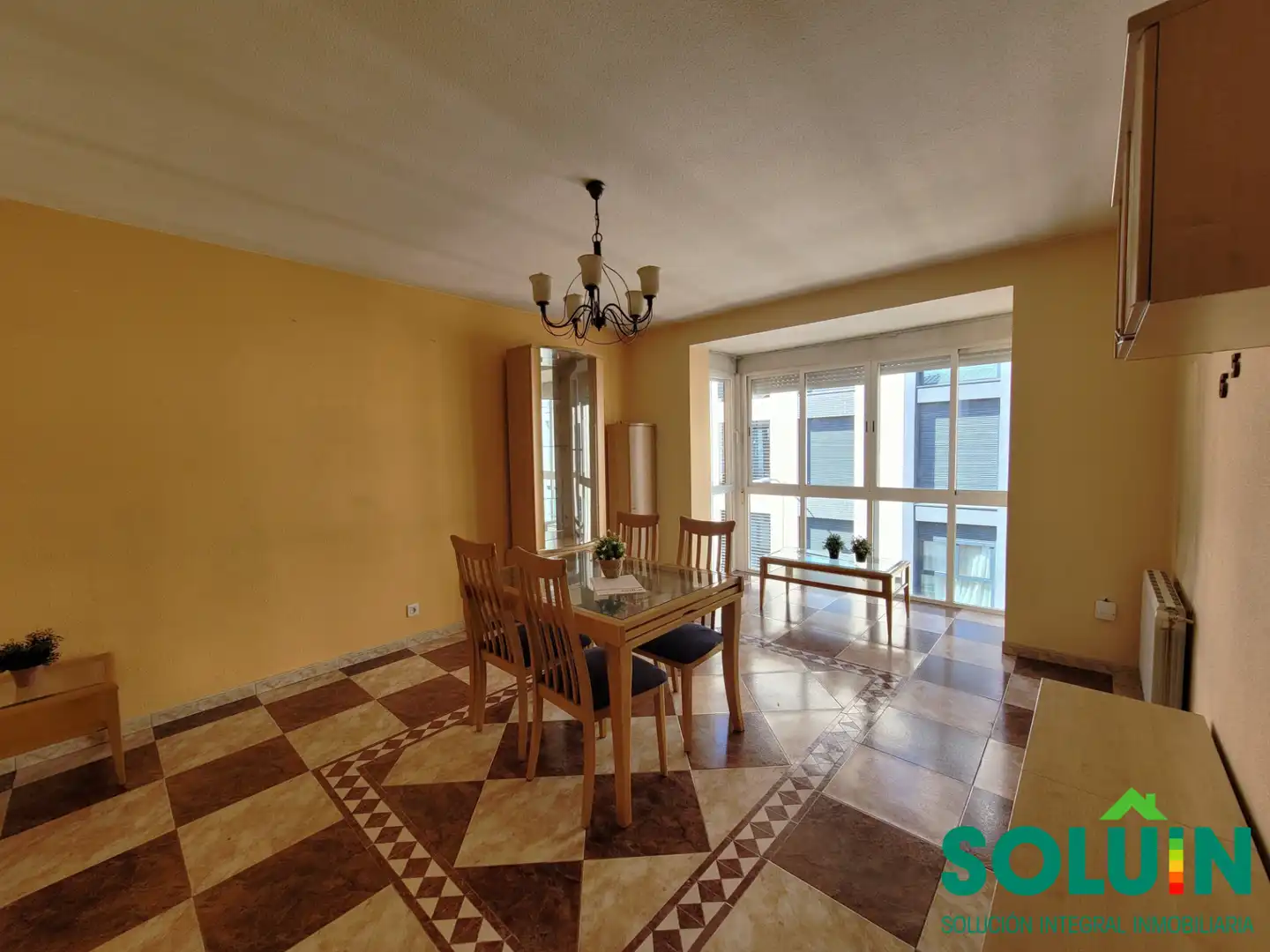 Comedor de Piso en venta en Fuenlabrada con Calefacción, Trastero y Horno
