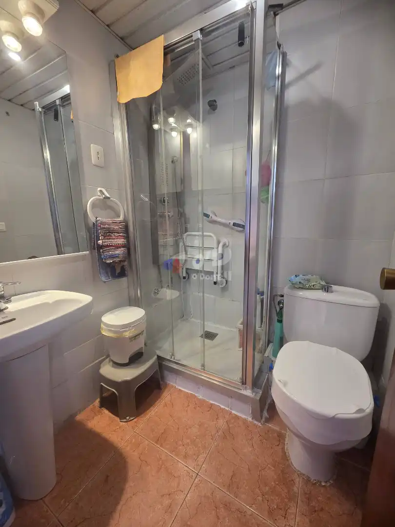 Baño de Piso en venta en Sant Boi de Llobregat con Aire acondicionado, Horno y Balcón