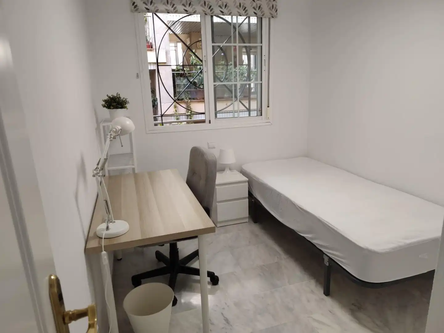Bedroom of Flat for rent in Sevilla  with Air Conditioner, Terrace and Furnished