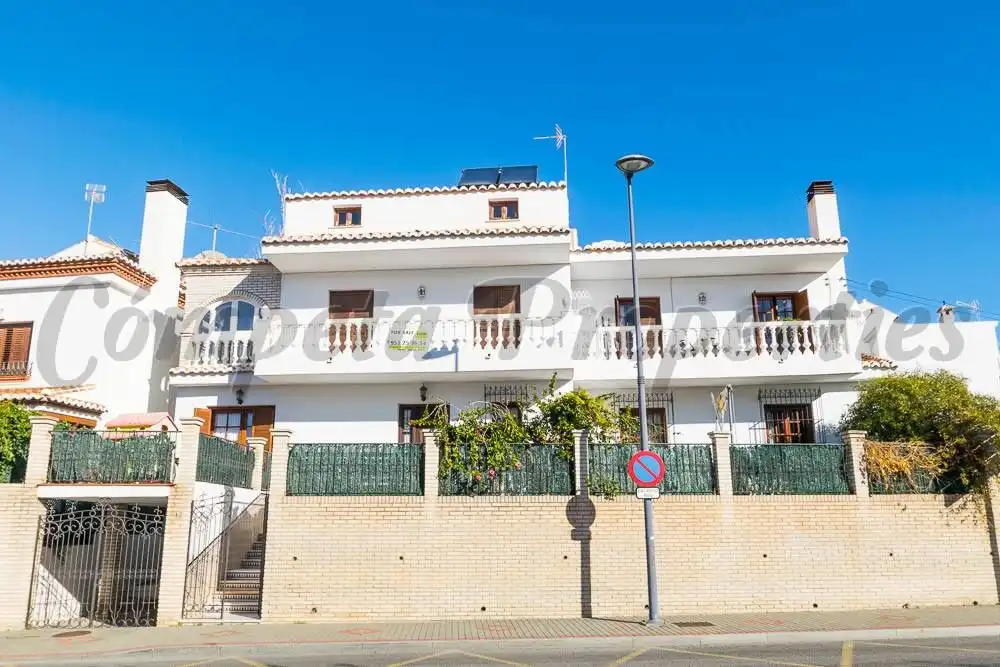 Casa con terrazza in vendita a Torrox Pueblo