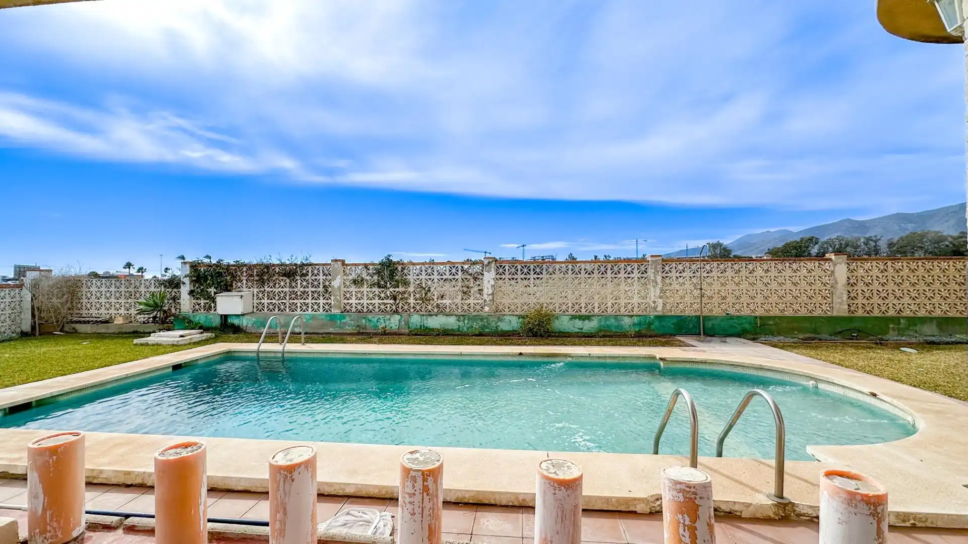 Piscina de Piso de alquiler en Málaga con Aire acondicionado, Jardín privado y Terraza