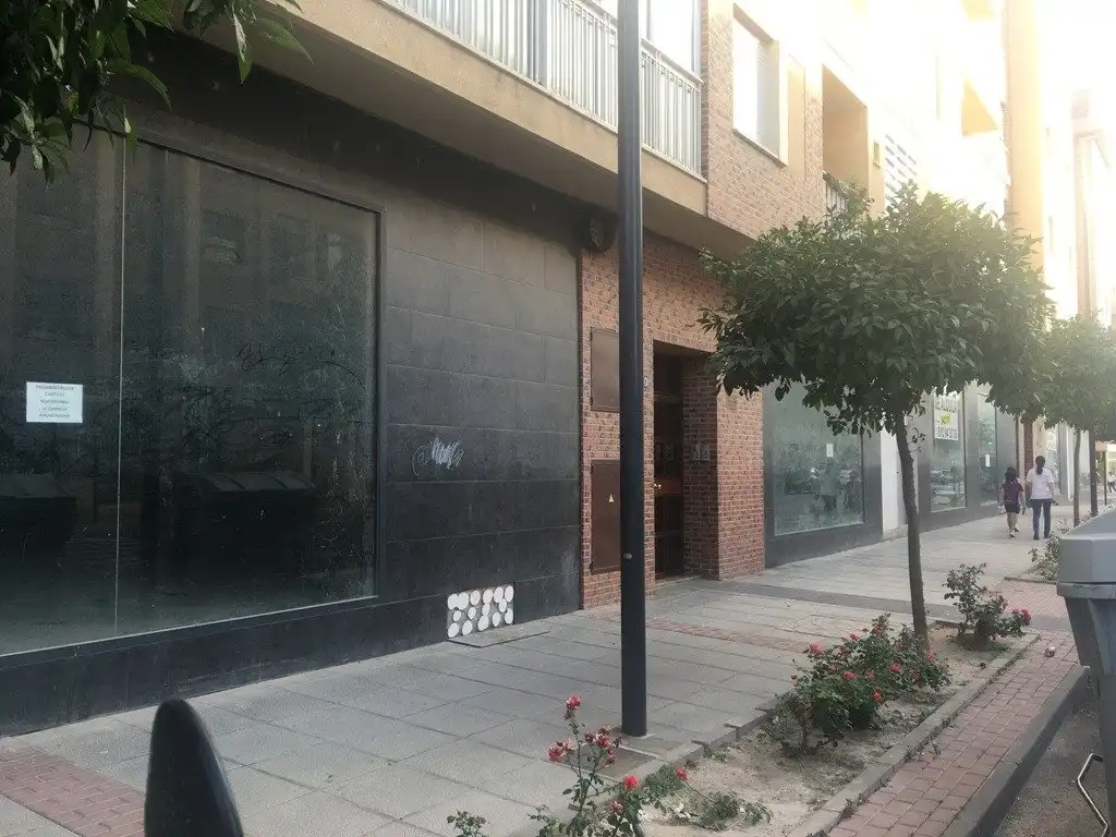 Local comercial de lloguer a Lorca Ciudad
