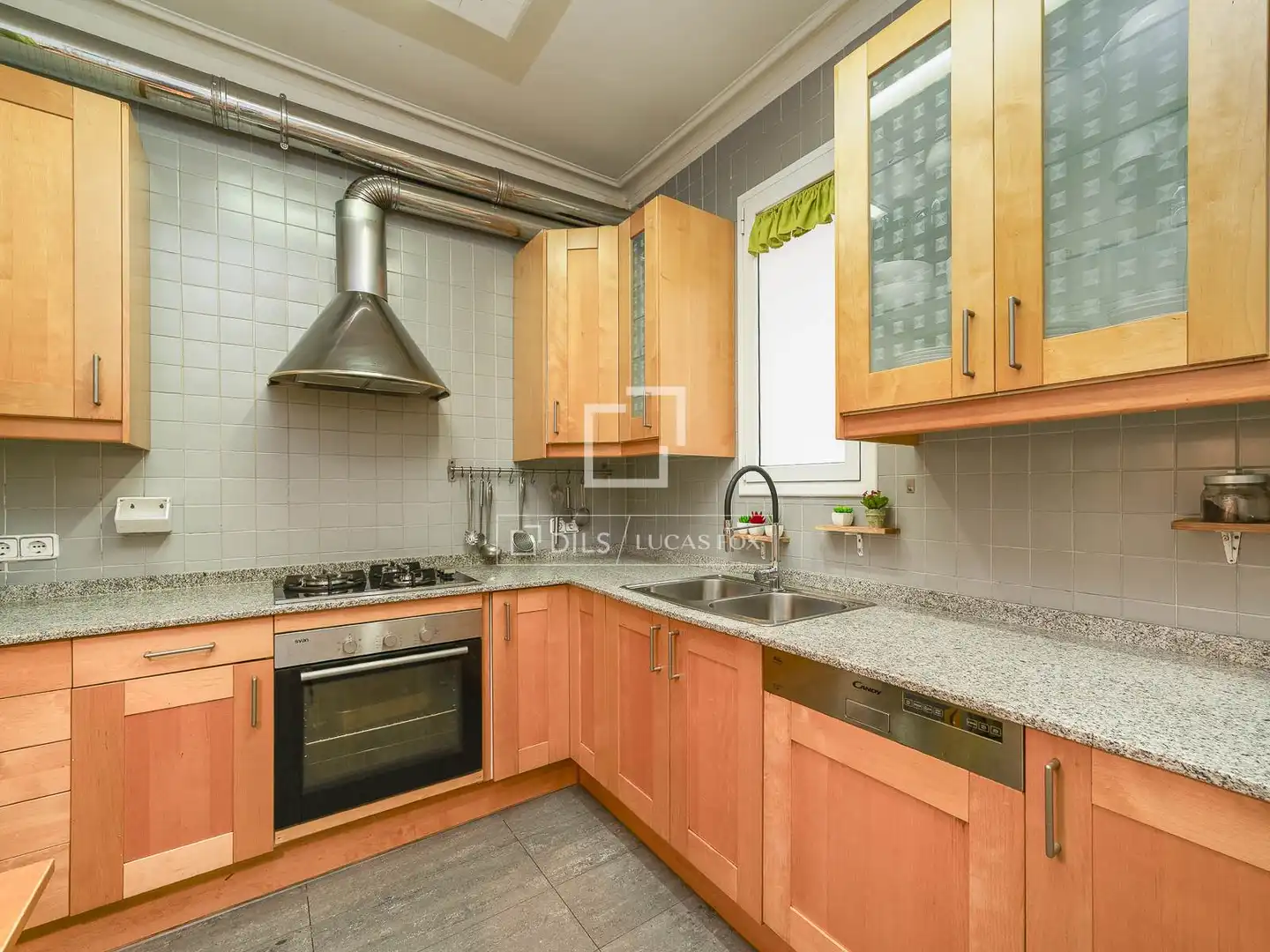 Küche von Wohnung zum Verkauf in Barcelona mit Heizung und Balkon