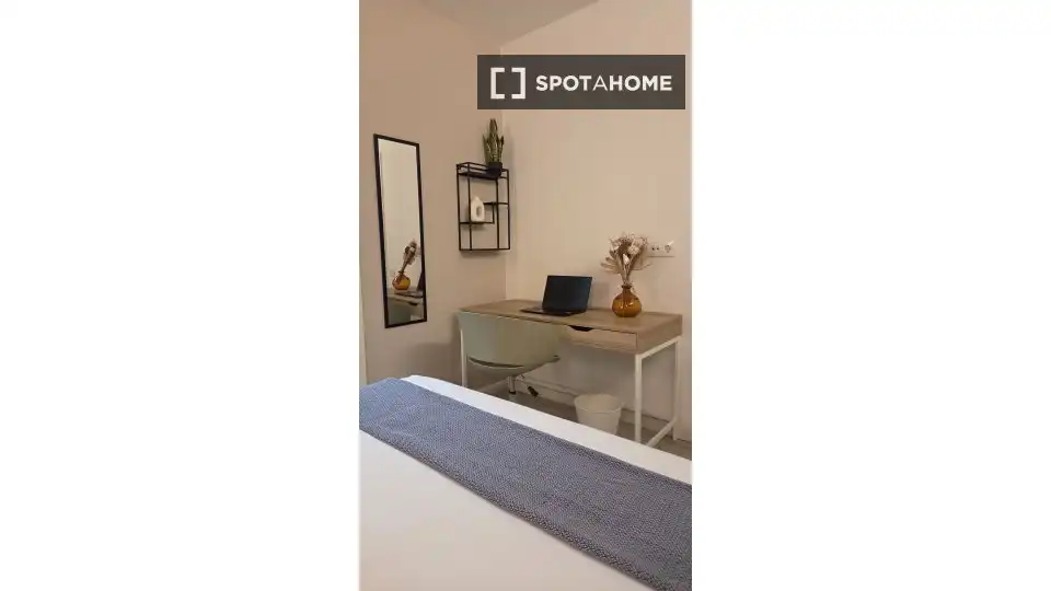 Bedroom of Flat for rent in Barcelona  with Air Conditioner, Heating and Furnished