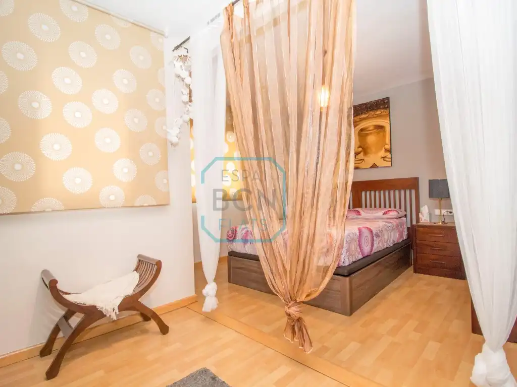 Schlafzimmer von Maisonette zum Verkauf in Barcelona