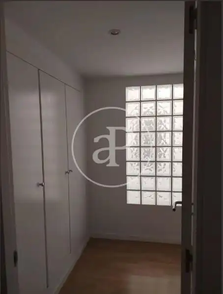 Badezimmer von Wohnung zur Miete in Valencia mit Klimaanlage und Heizung