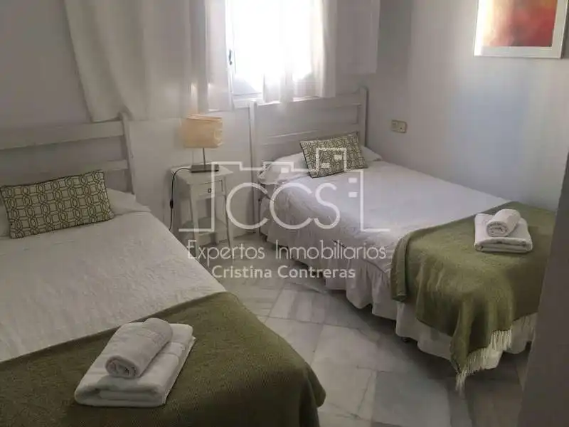 Dormitori de Casa adosada en venda en Sevilla amb Aire condicionat