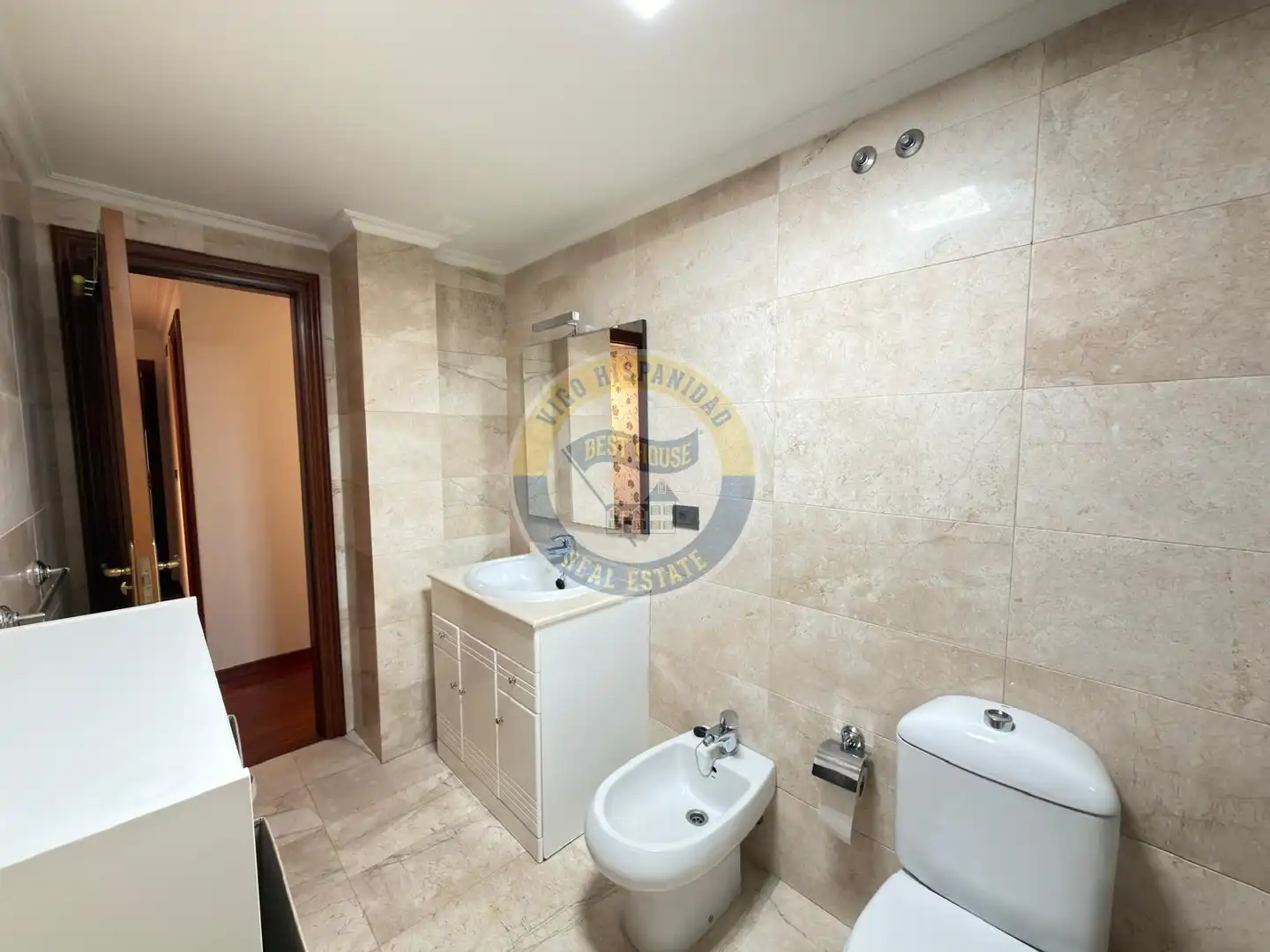 Apartments for rent in Calle ROSALIA DE CASTRO, Centro - Areal