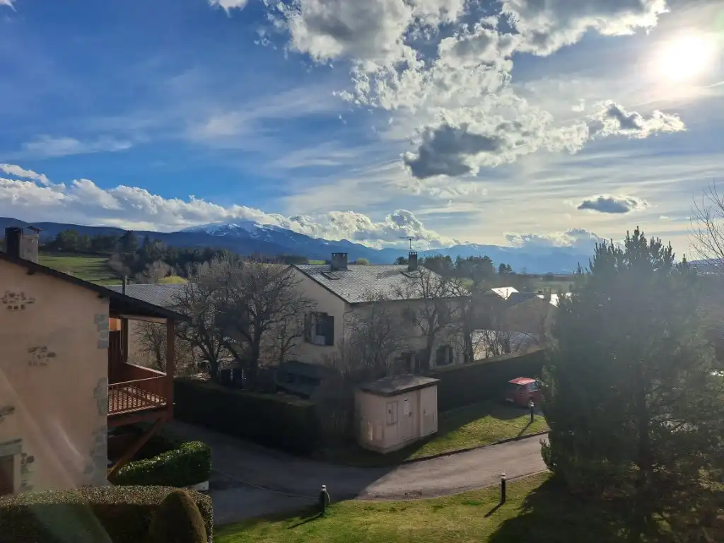 Vista exterior de Dúplex de alquiler en Puigcerdà con Calefacción, Parquet y Terraza