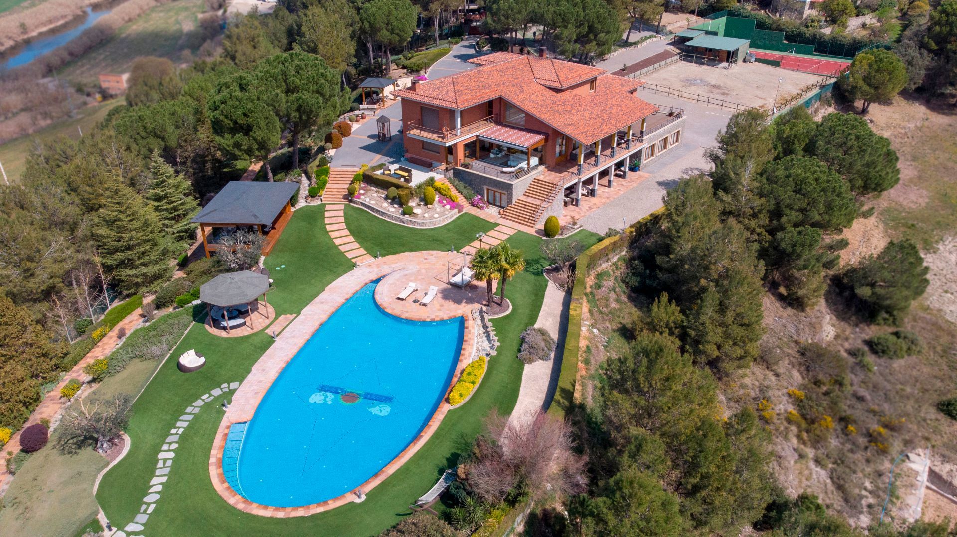 Piscina de Casa o xalet en venda en Navarcles amb Aire condicionat, Calefacció i Jardí privat