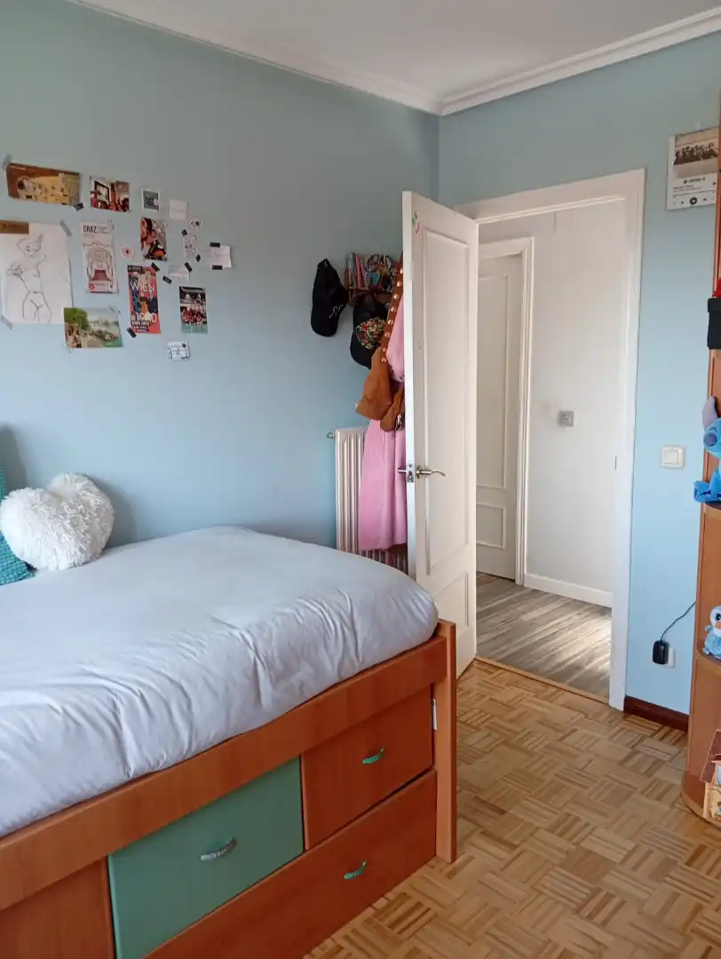Habitación de Piso en venta en Gijón  con Calefacción, Parquet y Terraza