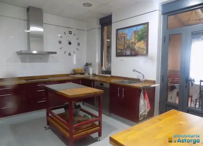 Cocina de Casa o chalet en venta en Villaobispo de Otero con Jardín privado y Parquet