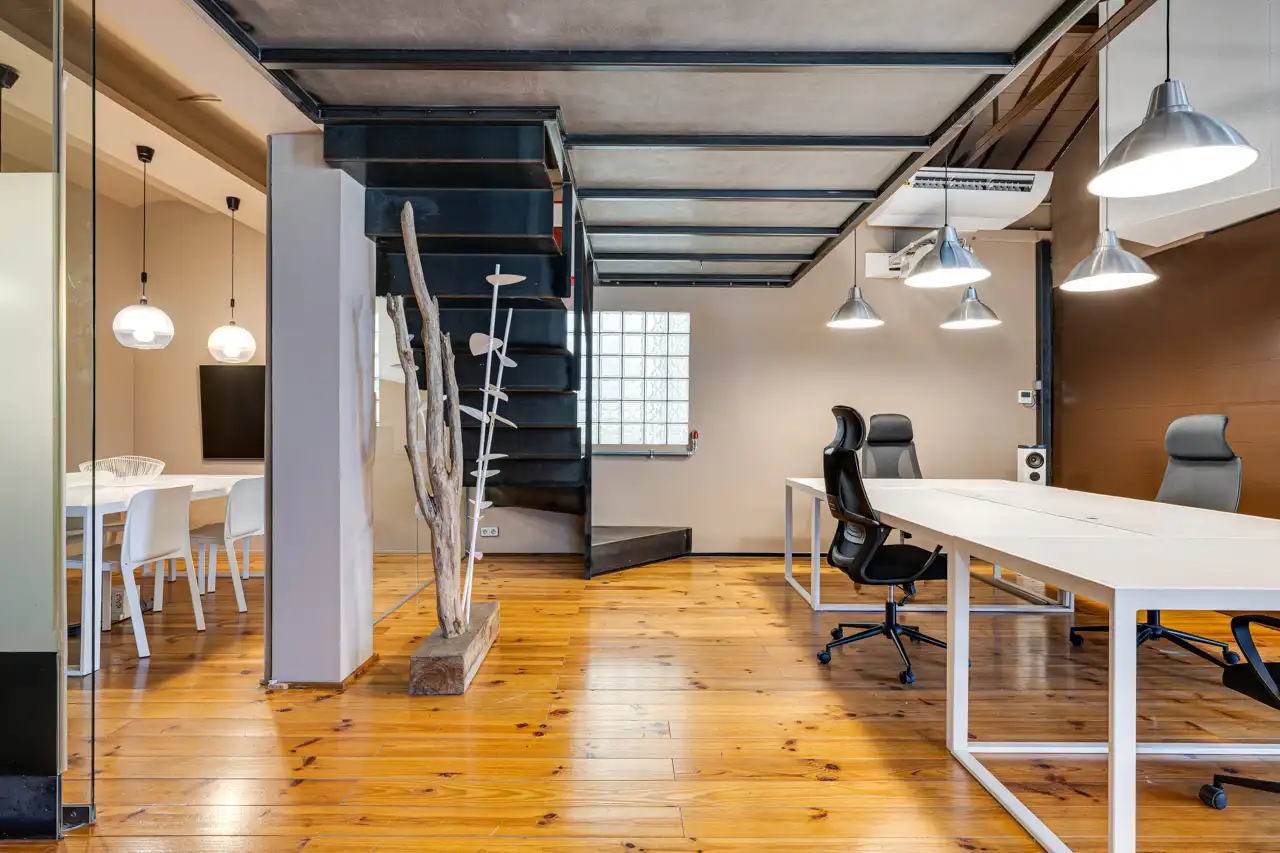 Büro zur Miete in Barcelona mit Klimaanlage, Heizung und Terrasse
