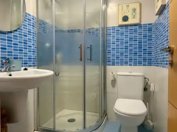 Bathroom of Flat for rent in Torreblanca  with Air Conditioner, Private garden and Parquet flooring