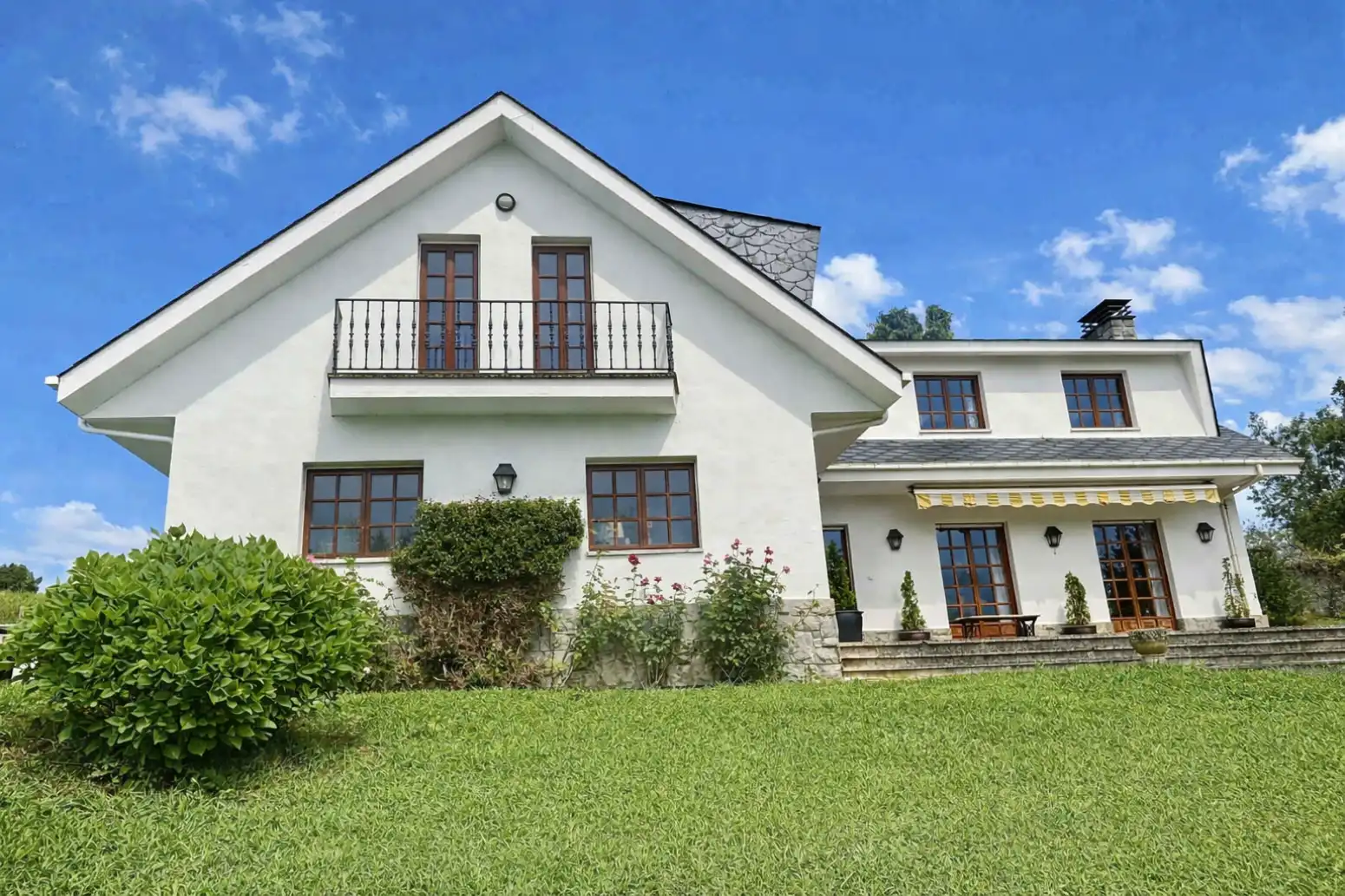 Exterior view of Houses for sale in Sariego  with Heating, Private garden and Parquet flooring