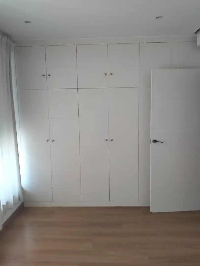 Schlafzimmer von Wohnung zur Miete in Badalona mit Klimaanlage, Parkett und Ofen
