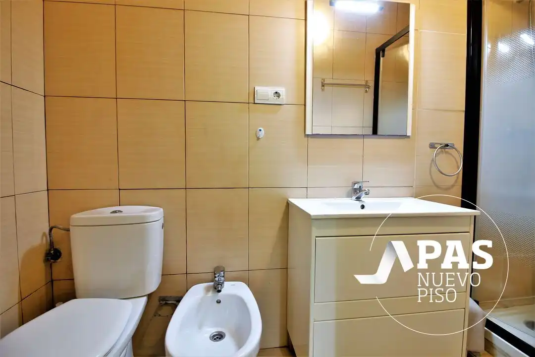 Bathroom of Flat for sale in Santander  with Heating and Furnished