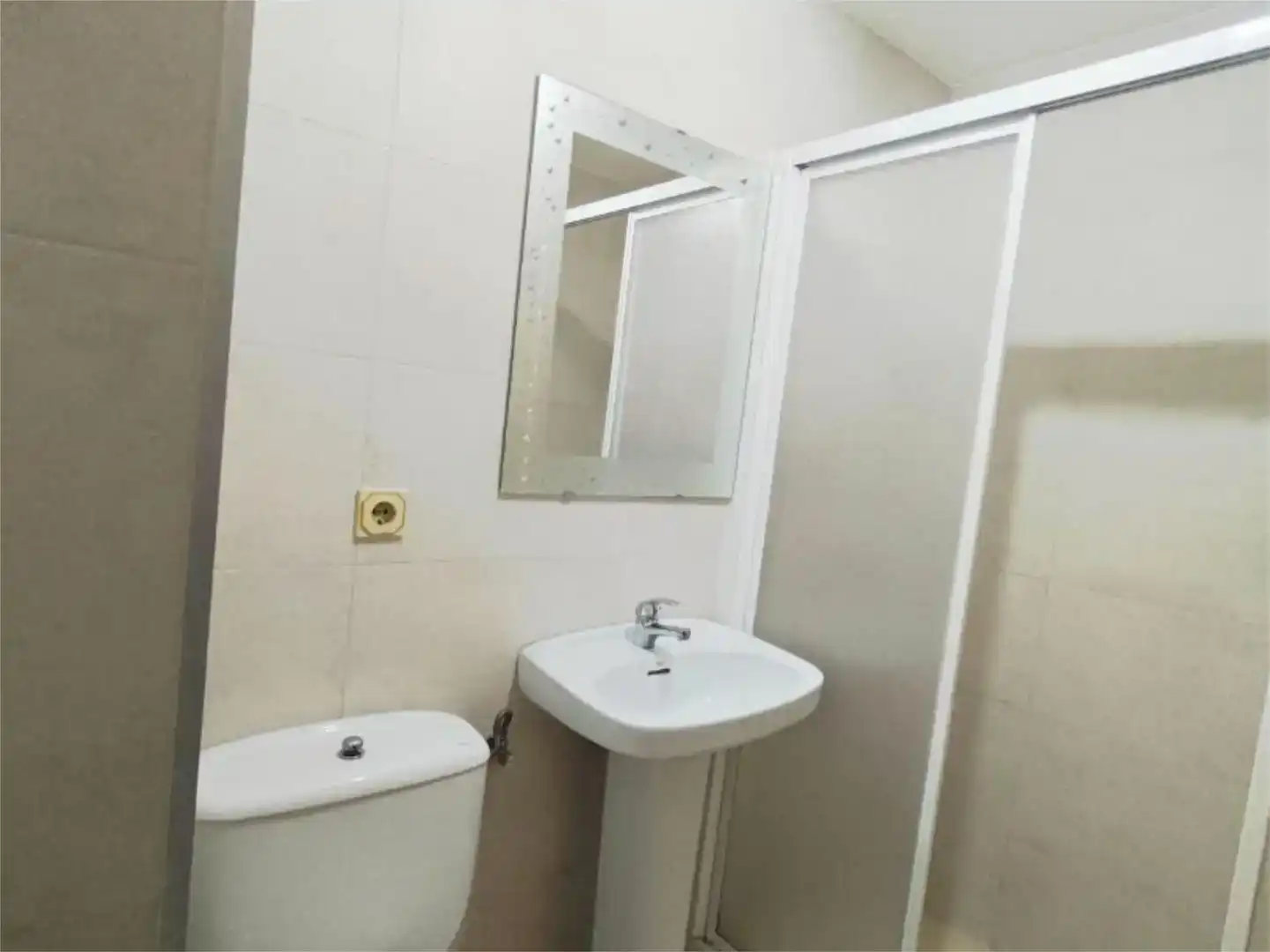 Baño de Piso en venta en Villa del Río con Balcón