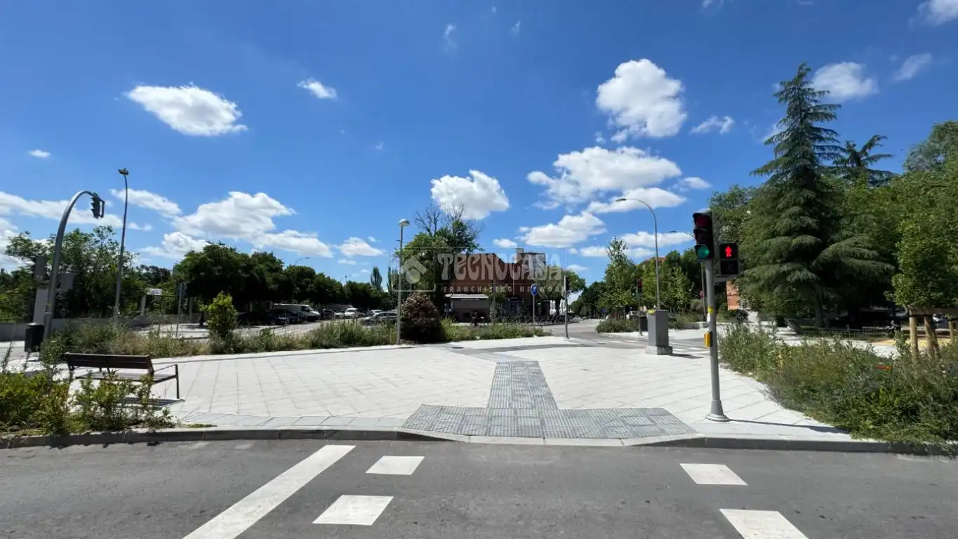 Vista exterior de Pis en venda en Madrid amb Parquet, Terrassa i Moblat