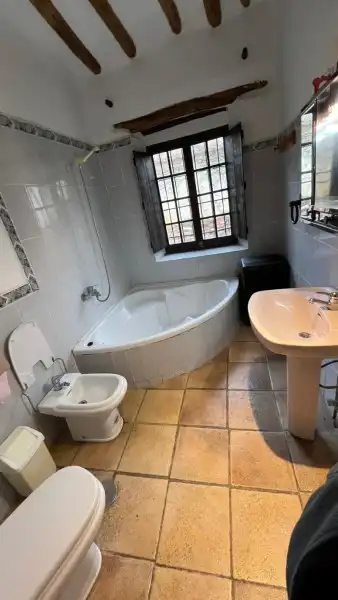 Badezimmer von Country house zum Verkauf in Rubite mit Terrasse