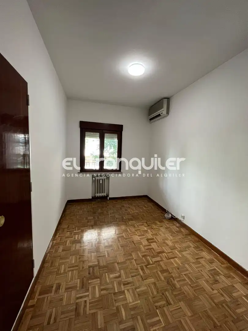 Dormitori de Pis de lloguer en Madrid amb Aire condicionat, Parquet i Terrassa