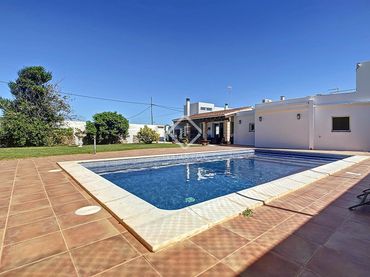 Casa rústica amb piscina en venda a Ciutadella