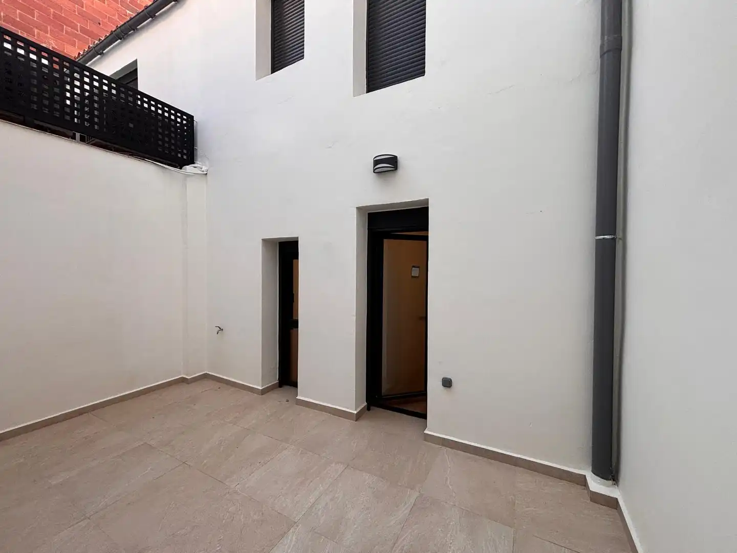 Flat for sale in Barcelona  with Air Conditioner, Oven and Microwave