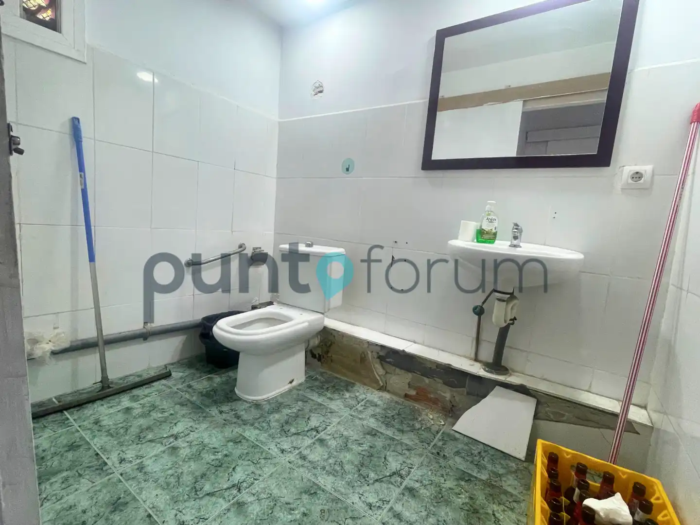 Bathroom of Commercial properties for rent in Barcelona
