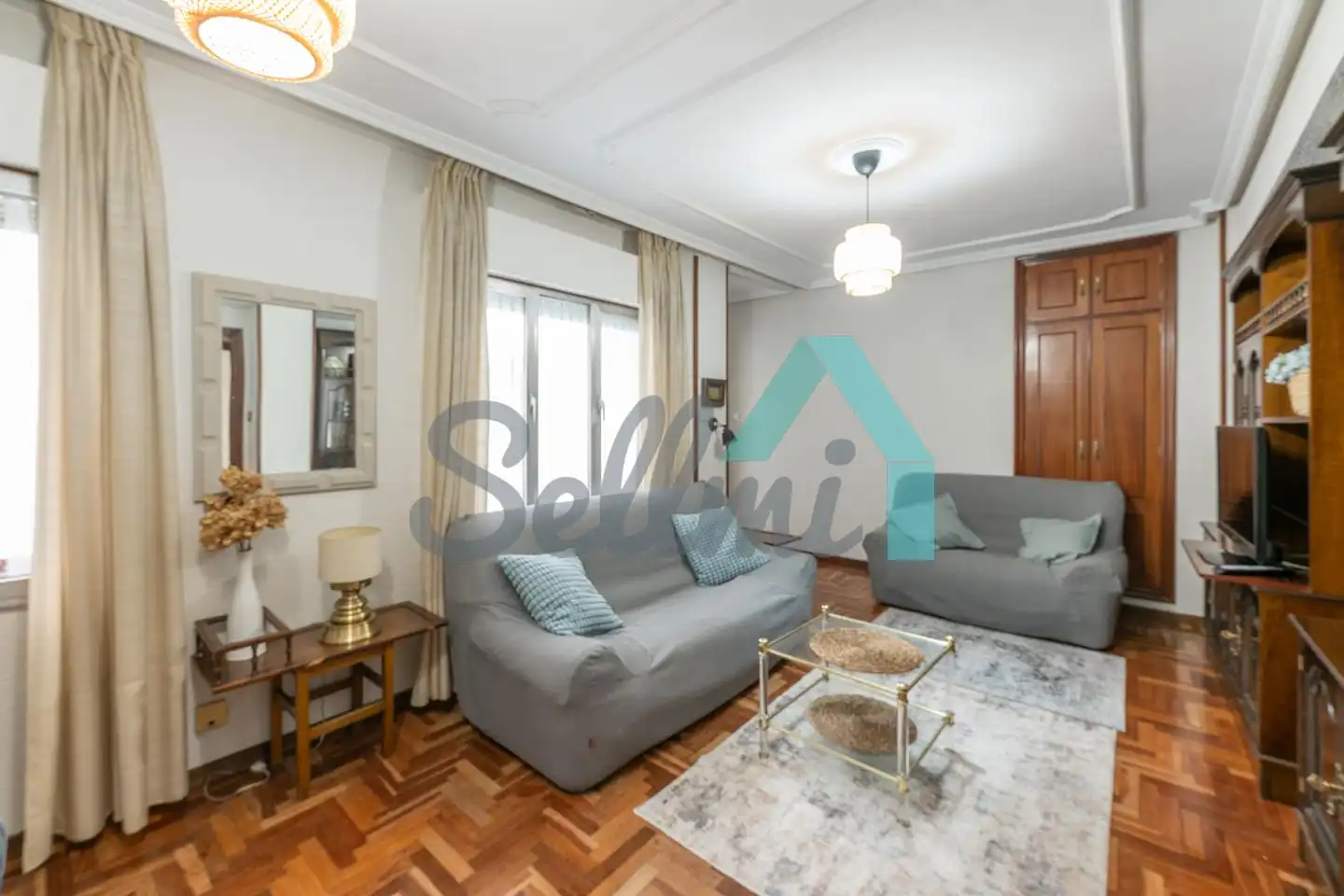 Living room of Flat for share in Oviedo   with Heating, Parquet flooring and Terrace