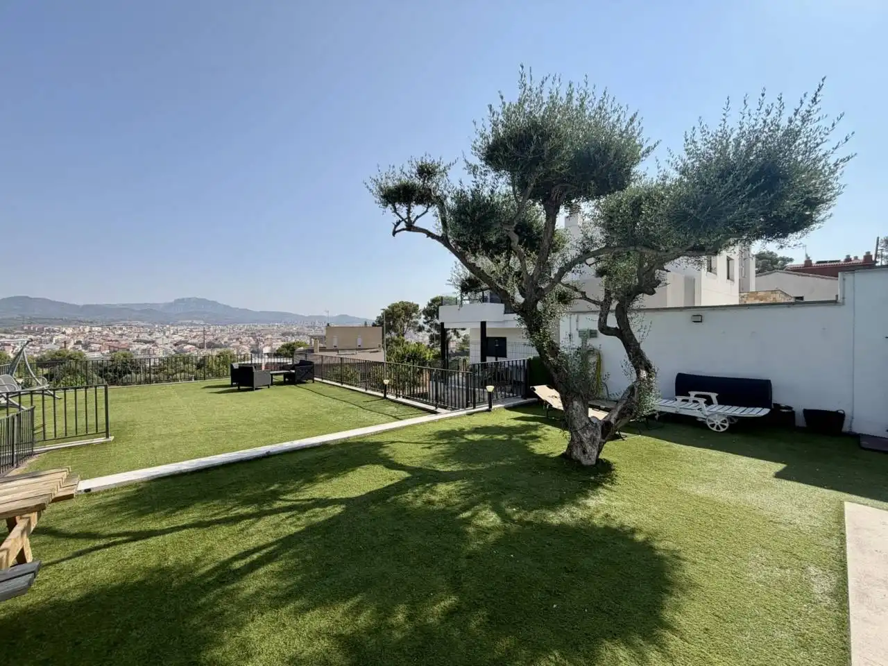 Garden of Houses for sale in Terrassa  with Air Conditioner, Heating and Terrace