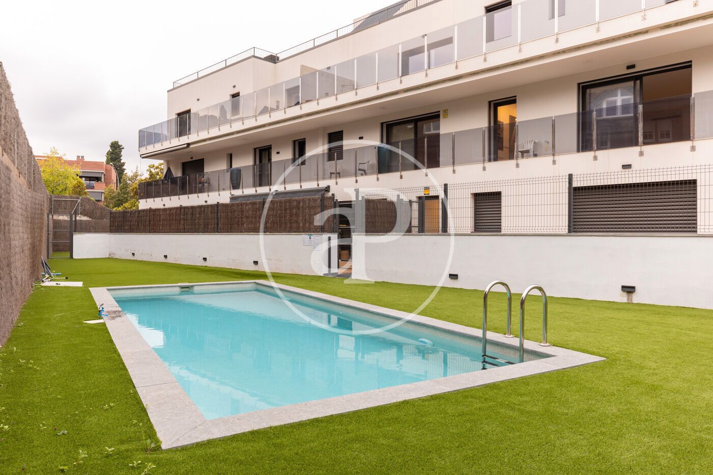 Swimming pool of Flat to rent in Sant Cugat del Vallès  with Air Conditioner, Heating and Private garden