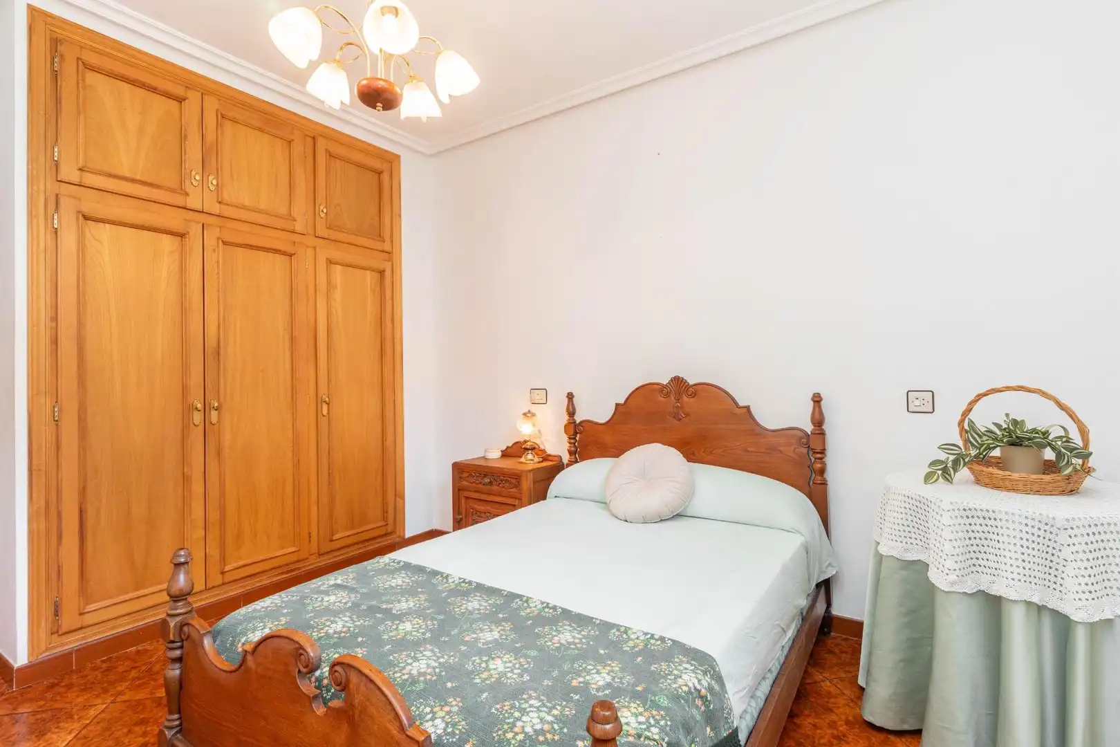 Dormitori de Casa o xalet en venda en Cangas del Narcea amb Calefacció, Terrassa i Moblat