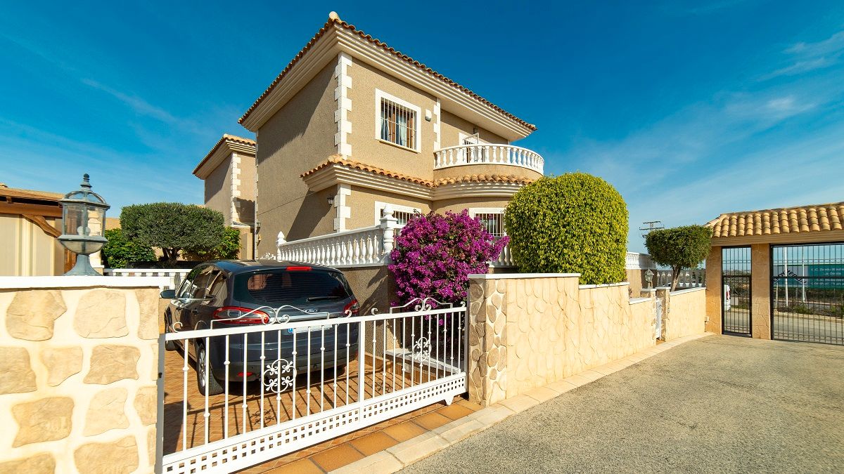 Vista exterior de Casa o chalet en venta en Torrevieja con Aire acondicionado, Calefacción y Terraza