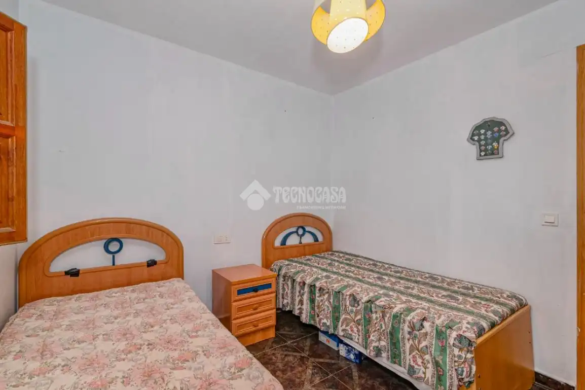 Dormitori de Casa adosada en venda en Loja