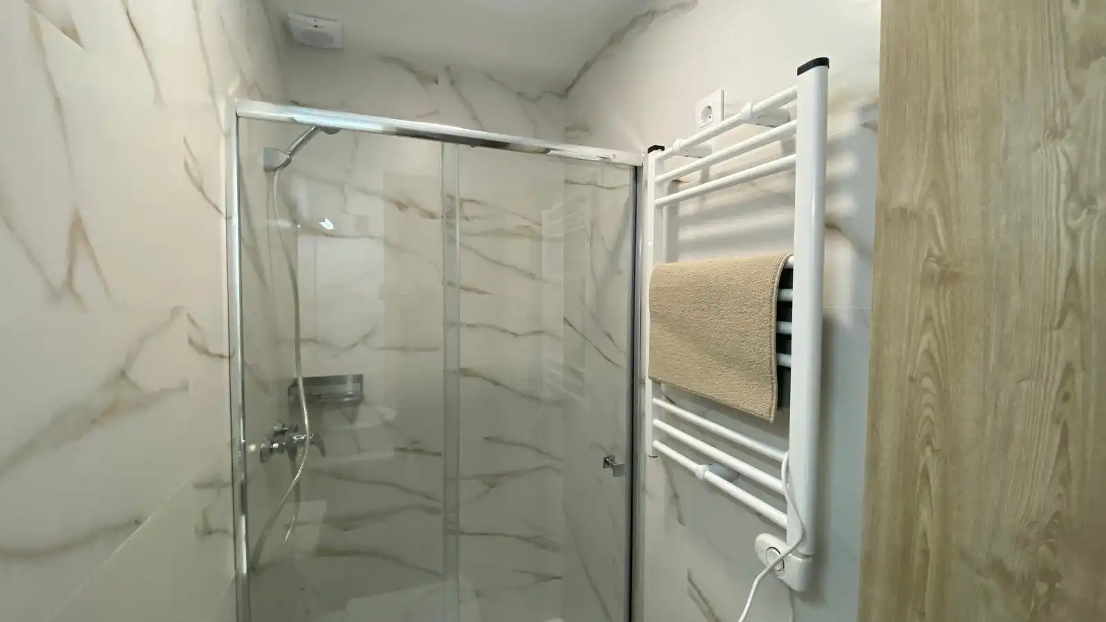 Baño de Piso para compartir en Sevilla con Aire acondicionado, Calefacción y Parquet