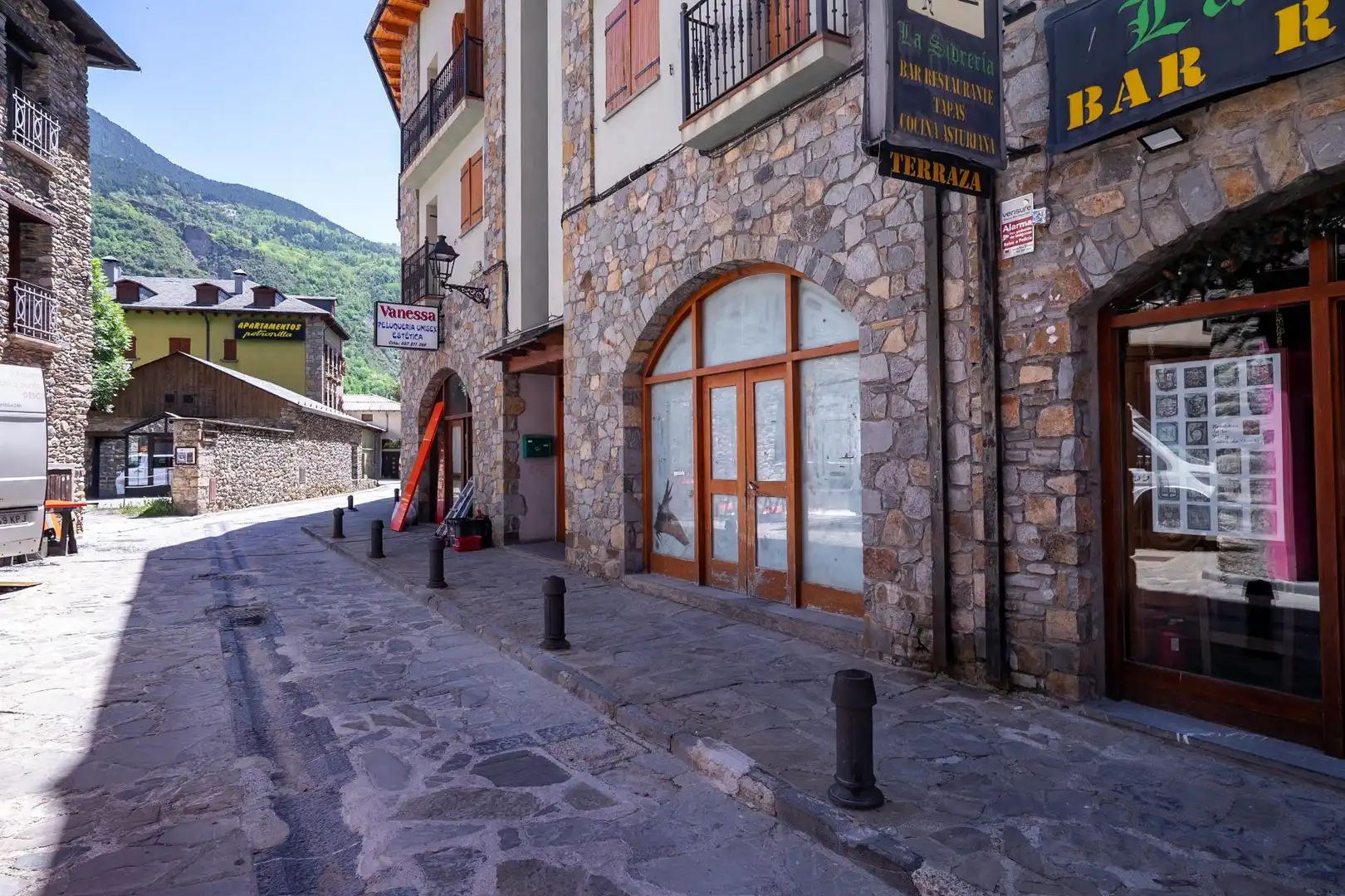 Vista exterior de Local en venta en Benasque