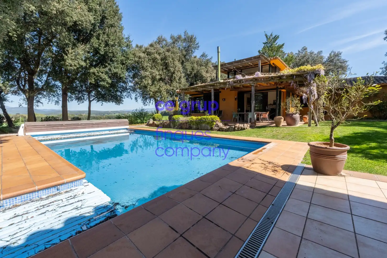 Jardí de Casa o xalet en venda en Navata amb Calefacció, Terrassa i Piscina