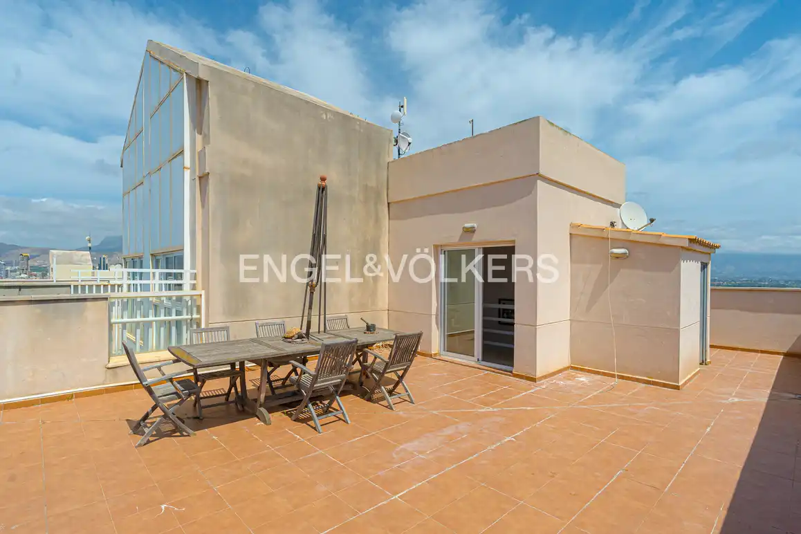 Terrassa de Àtic en venda en Benidorm amb Aire condicionat, Jardí privat i Piscina comunitària