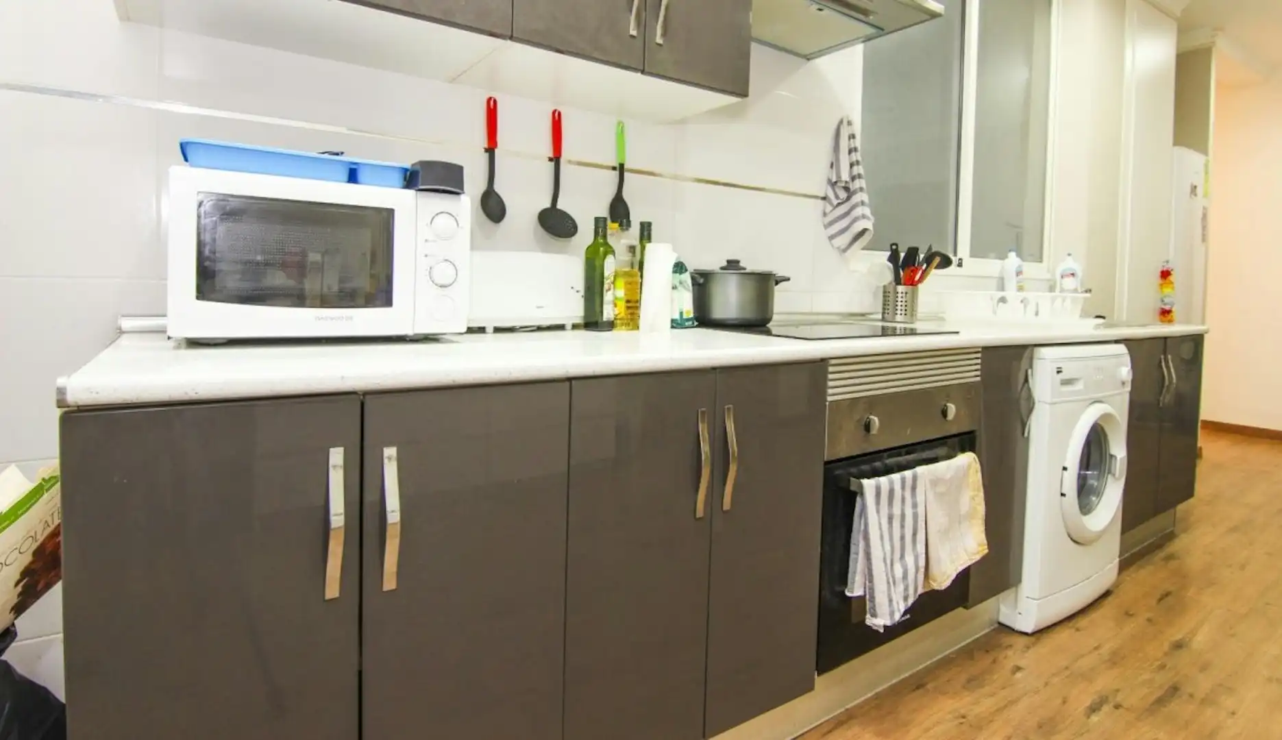 Cocina de Piso para compartir en  Valencia Capital con Lavadora y Internet
