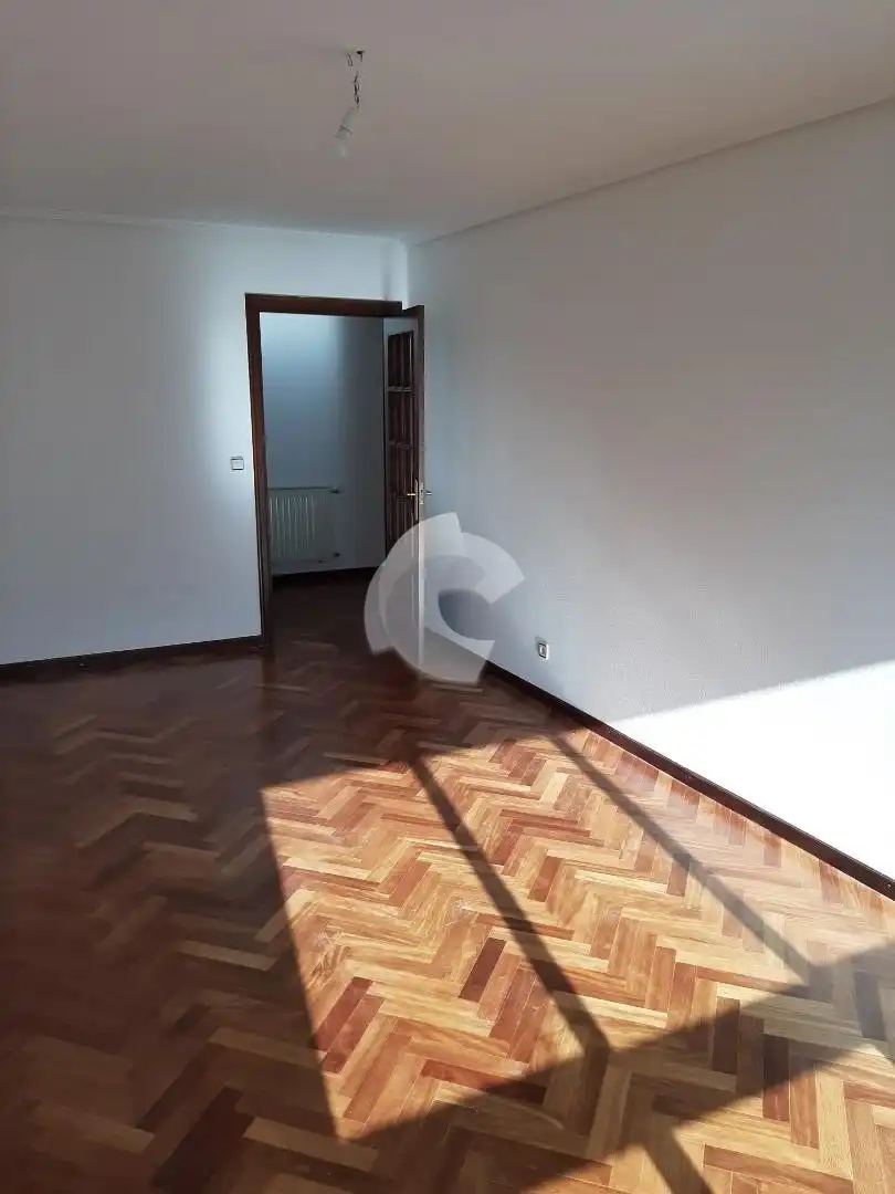 Piso de alquiler en A Coruña Capital  con Calefacción, Parquet y Trastero