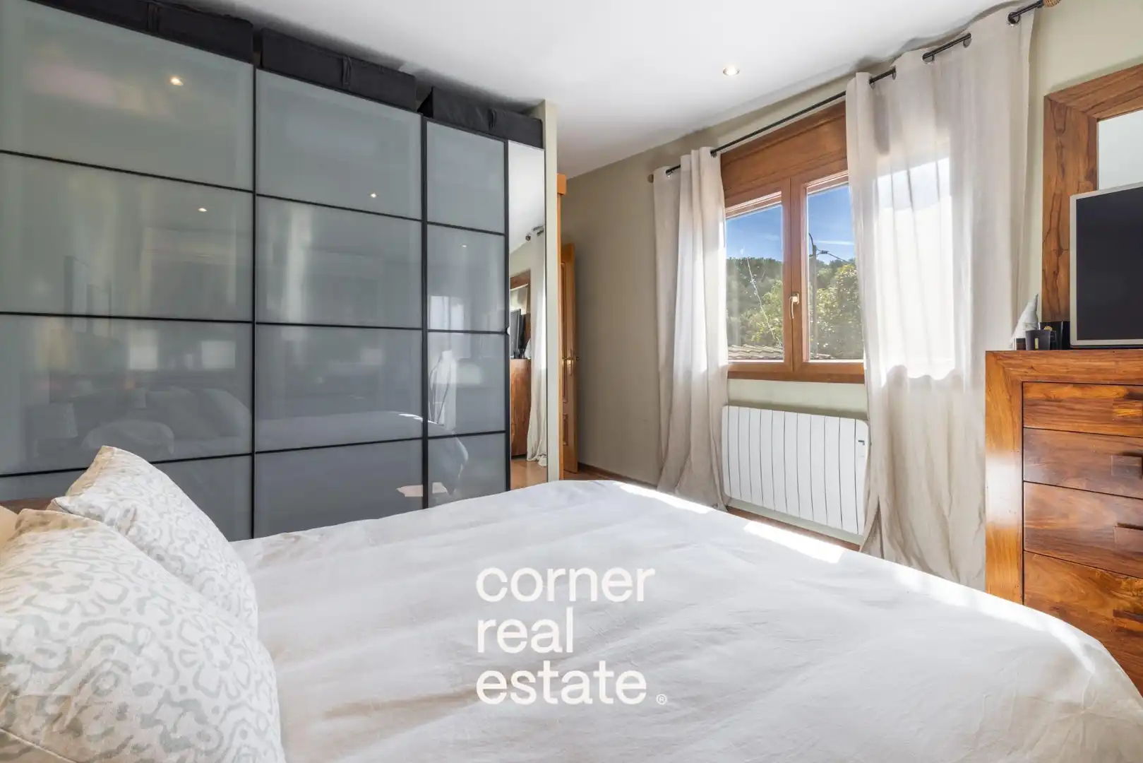 Habitación de Casa o chalet en venta en Molins de Rei con Aire acondicionado, Calefacción y Jardín privado