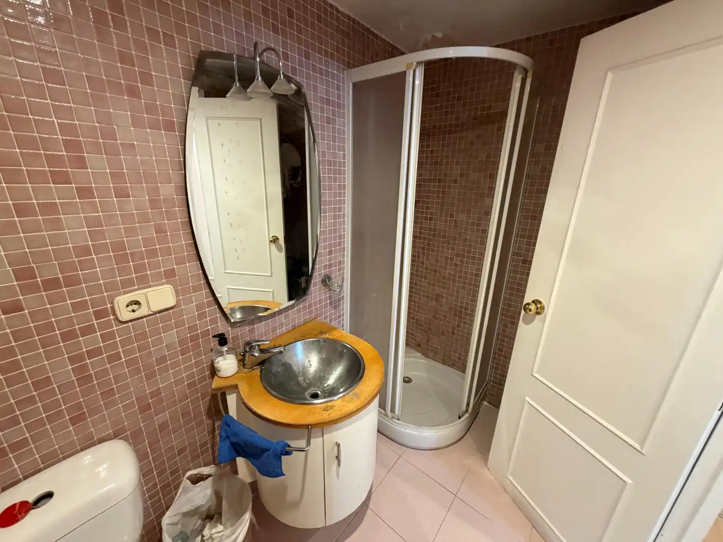 Baño de Piso en venta en Silla con Balcón