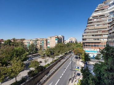 Pis amb balcó en venda a Avenida de la Constitución 20