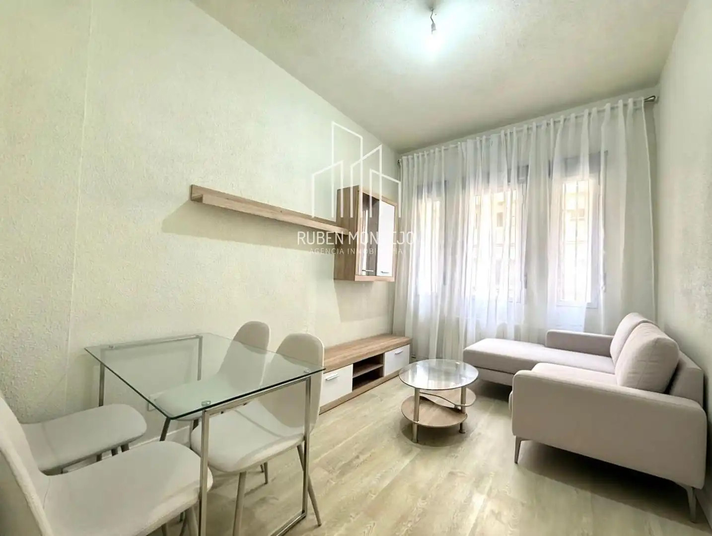 Living room of Flat for rent in Salamanca  with Heating, Terrace and Storage room