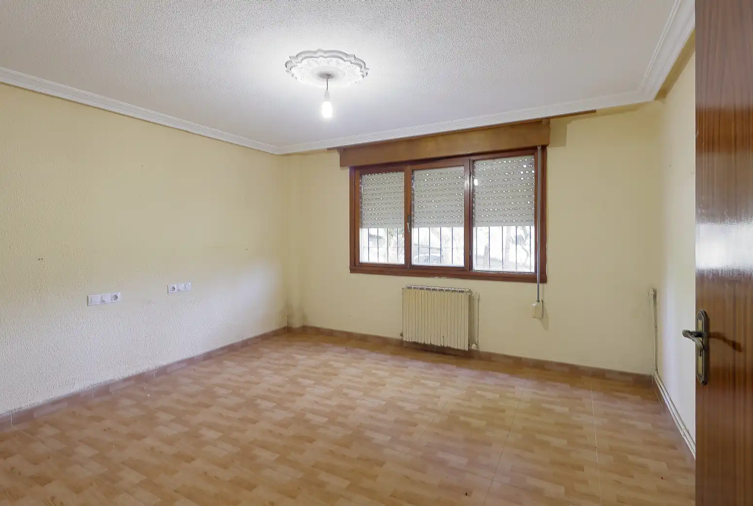 Dormitori de Casa o xalet en venda en Gijón  amb Calefacció, Parquet i Terrassa