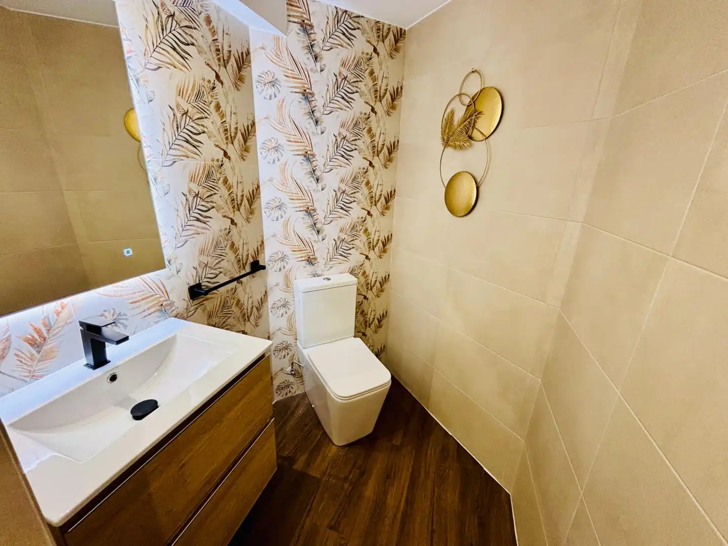 Baño de Apartamento en venta en Fuengirola con Aire acondicionado, Calefacción y Jardín privado