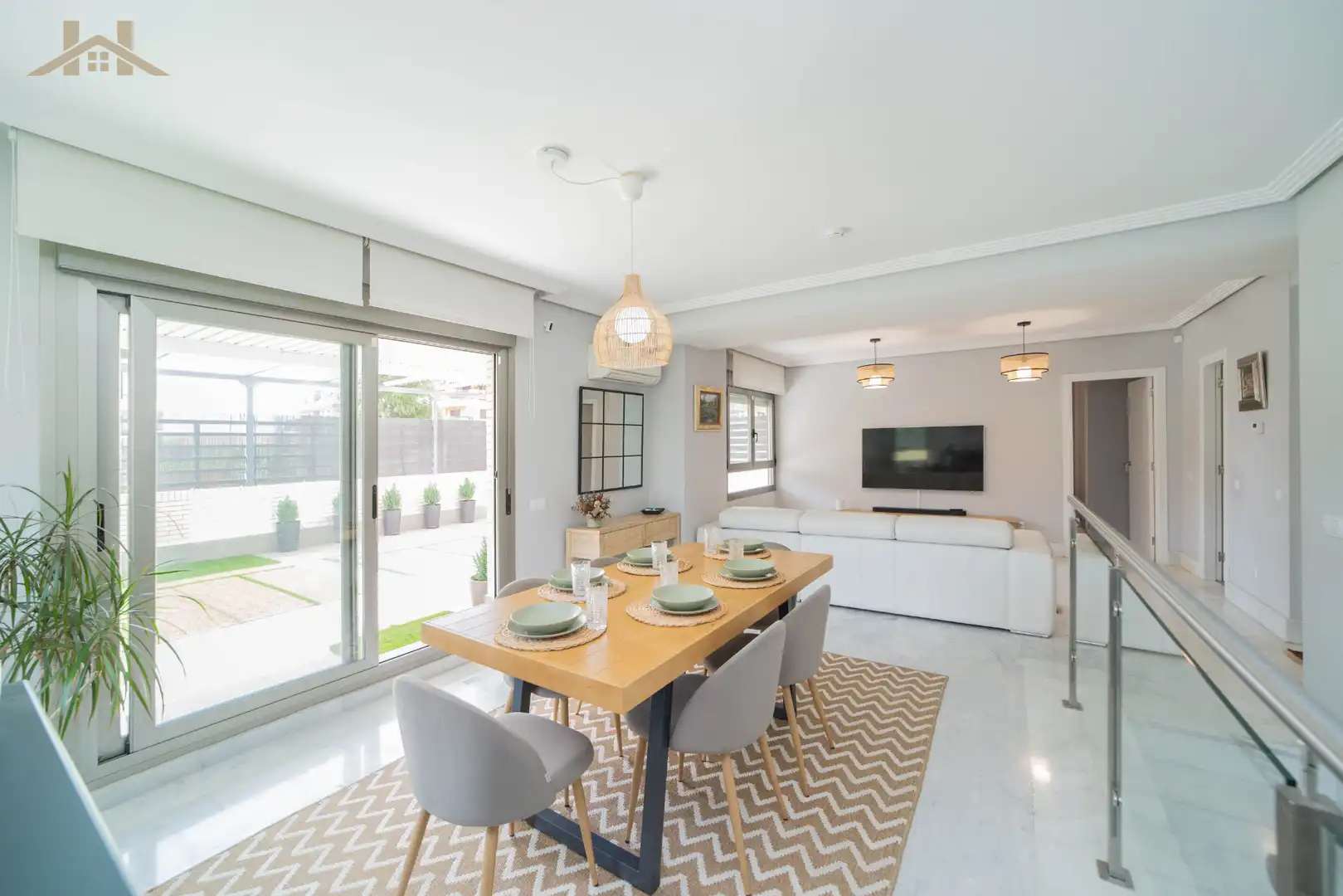 Comedor de Planta baja en venta en Boadilla del Monte con Aire acondicionado, Calefacción y Jardín privado