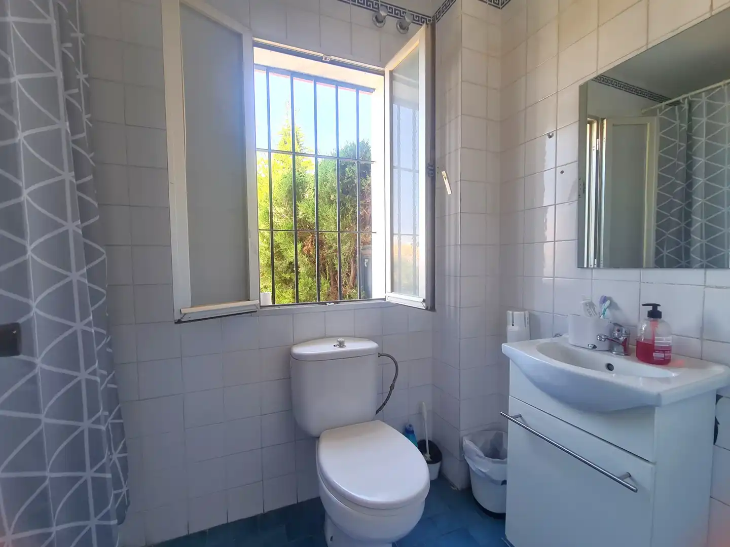 Bany de Casa adosada en venda en Estepona amb Aire condicionat, Jardí privat i Terrassa